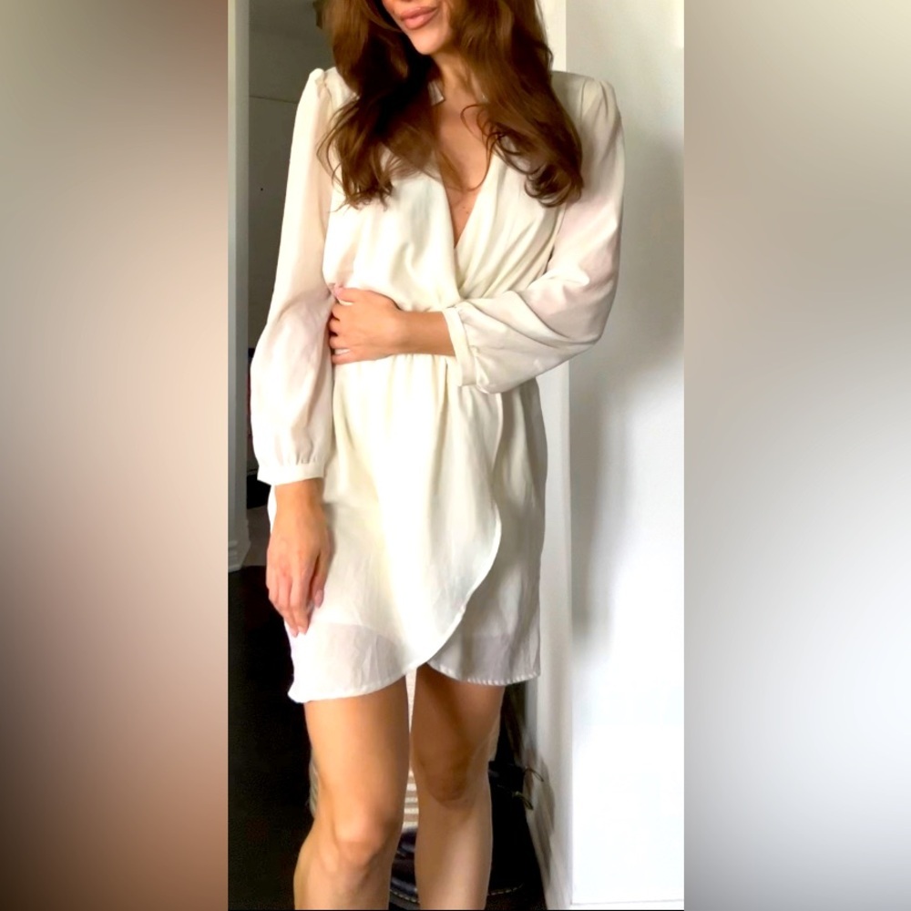 White long sleeves dress